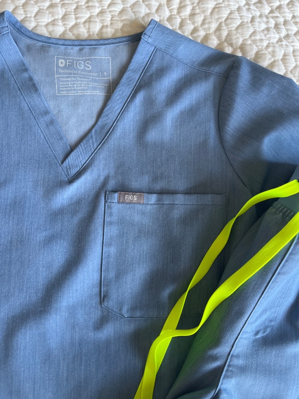 🩵 FIGS Heather Indigo Scrub Set – S Top / M Pants - Picture 2 of 2